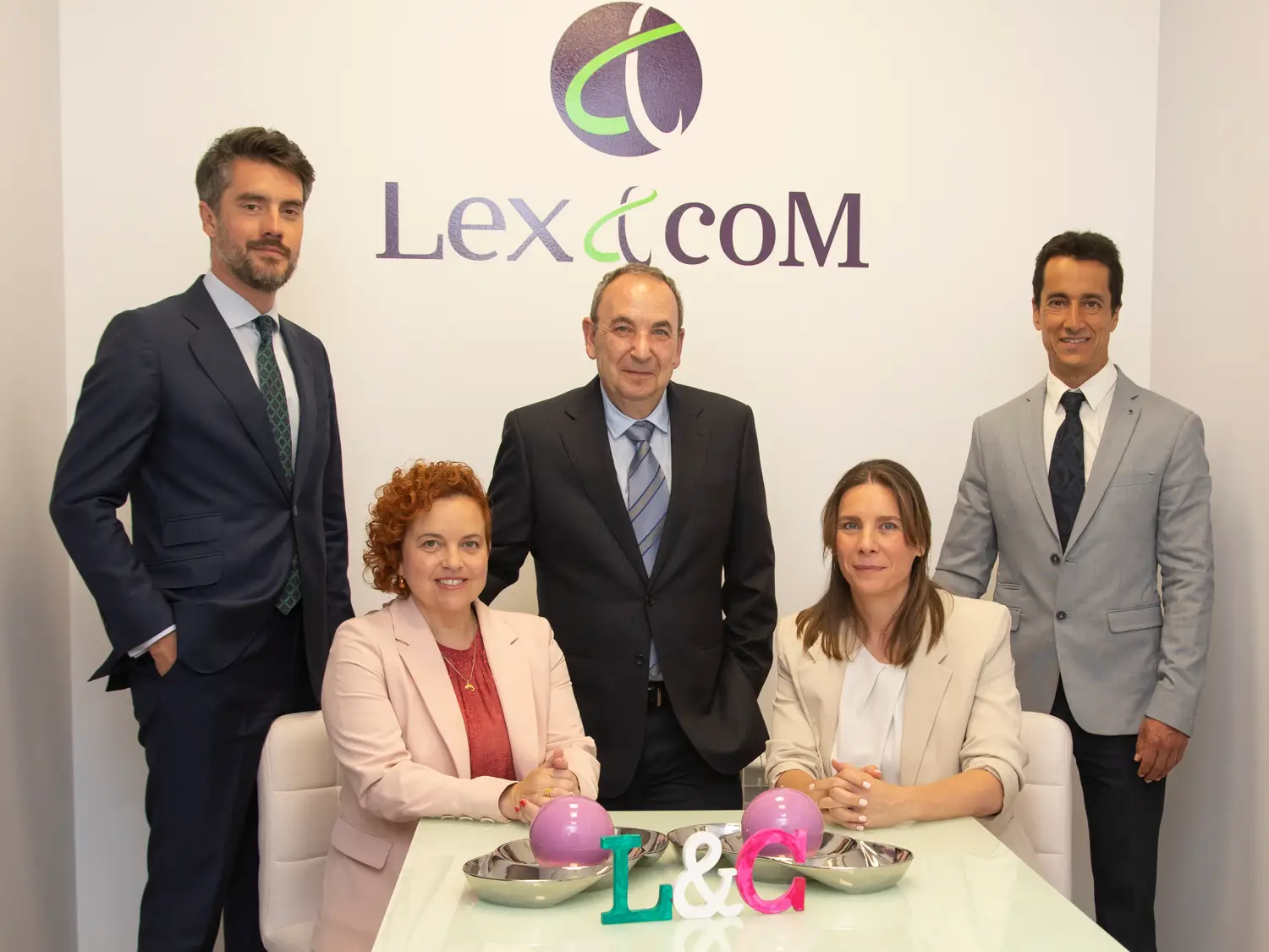 Equipo de abogados y asesores de Lex&CoM en Madrid, expertos en Derecho Laboral, Civil y Fiscal